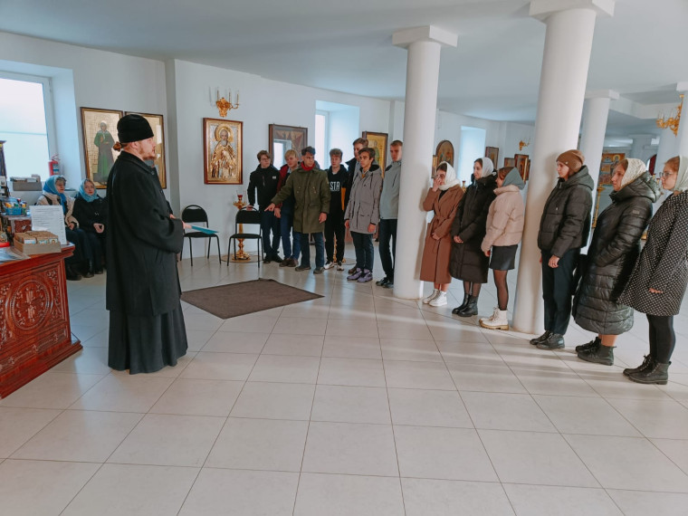 Воспитанники Мичуринского лицея посетили Троицкий мужской монастырь.
