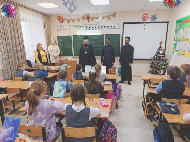 Иеромонах Никон (Машканцев) поздравил воспитанников и коллектив Мичуринского лицея с Рождеством Христовым.