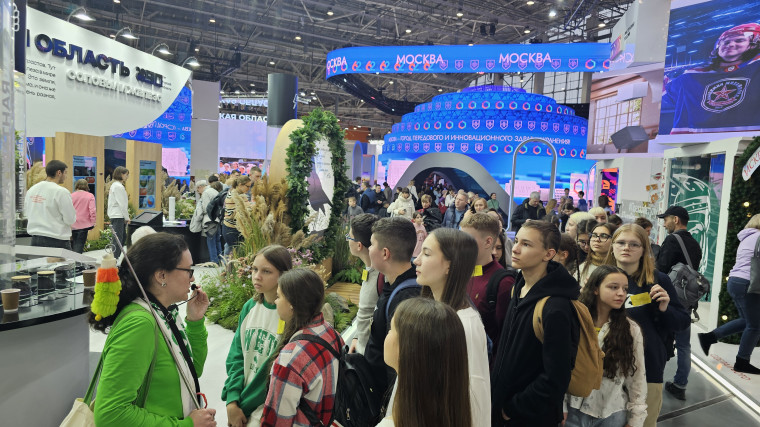 40 воспитанников Мичуринского лицея отправились в Москву для участия в Международной выставке-форуме «Россия» на ВДНХ.